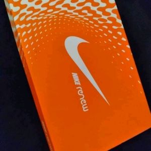 Nike renew, size 9.5, color black and white